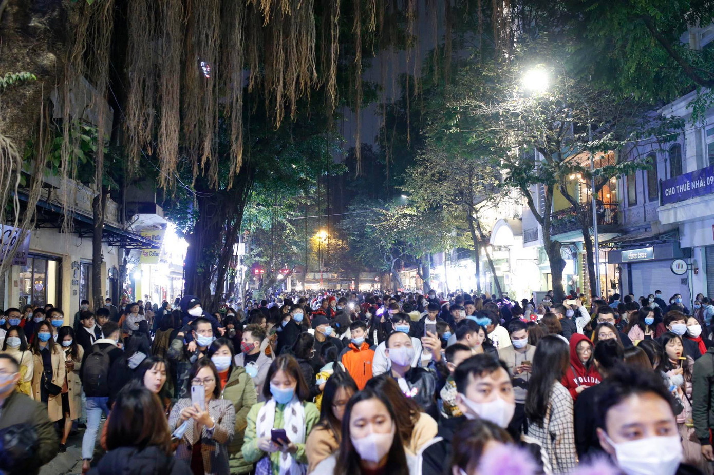 Biển người hoà chung không khí đêm Giáng sinh ở Thủ đô ảnh 8