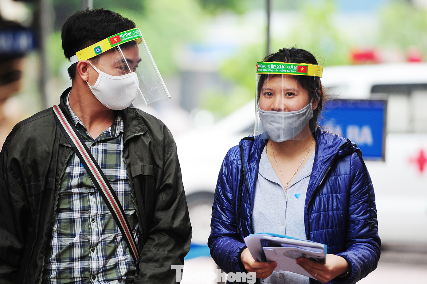 Phòng dịch COVID-19 ở Thủ đô: Kính chống giọt bắn 'lên ngôi' ảnh 2