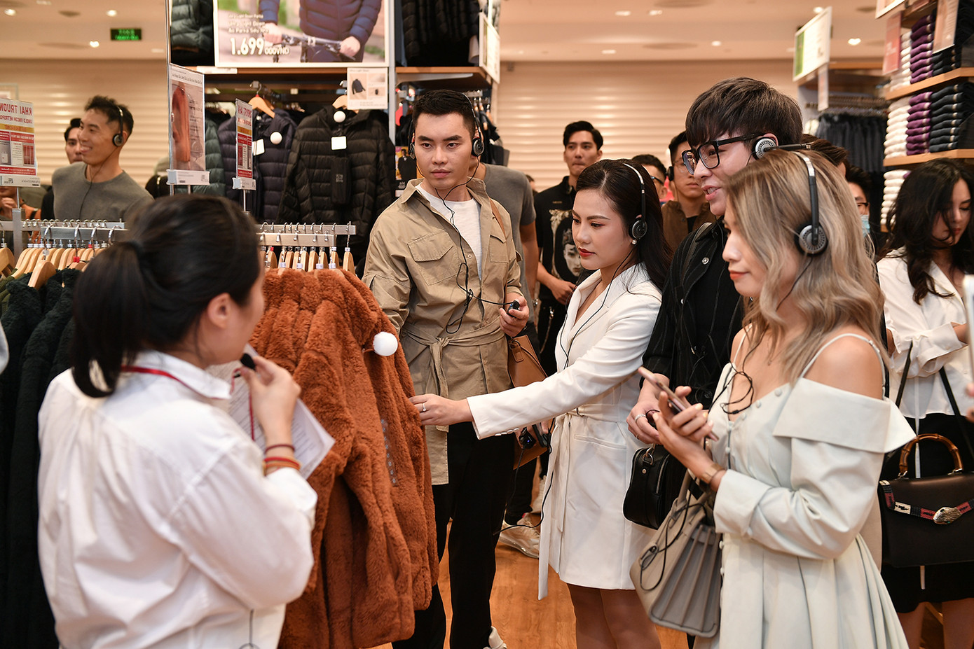 Á hậu Huyền My cùng dàn KOL tụ hội sắm đồ tại Hà Nội ảnh 2