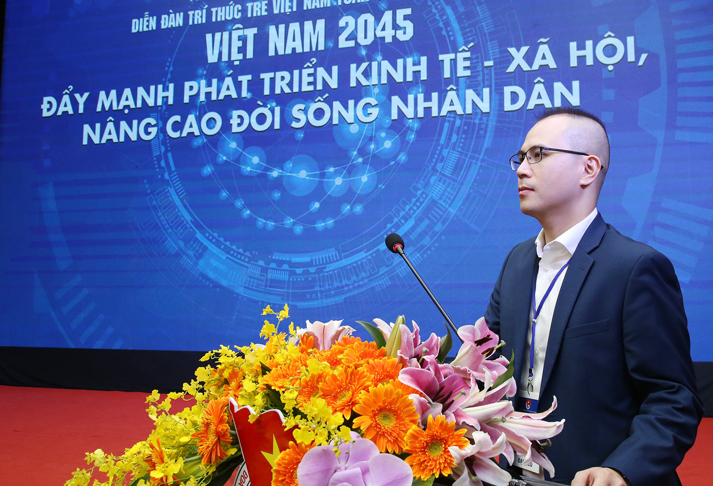 Các trí thức trẻ đóng góp nhiều ý kiến tâm huyết để phát triển của đất nước ảnh 2