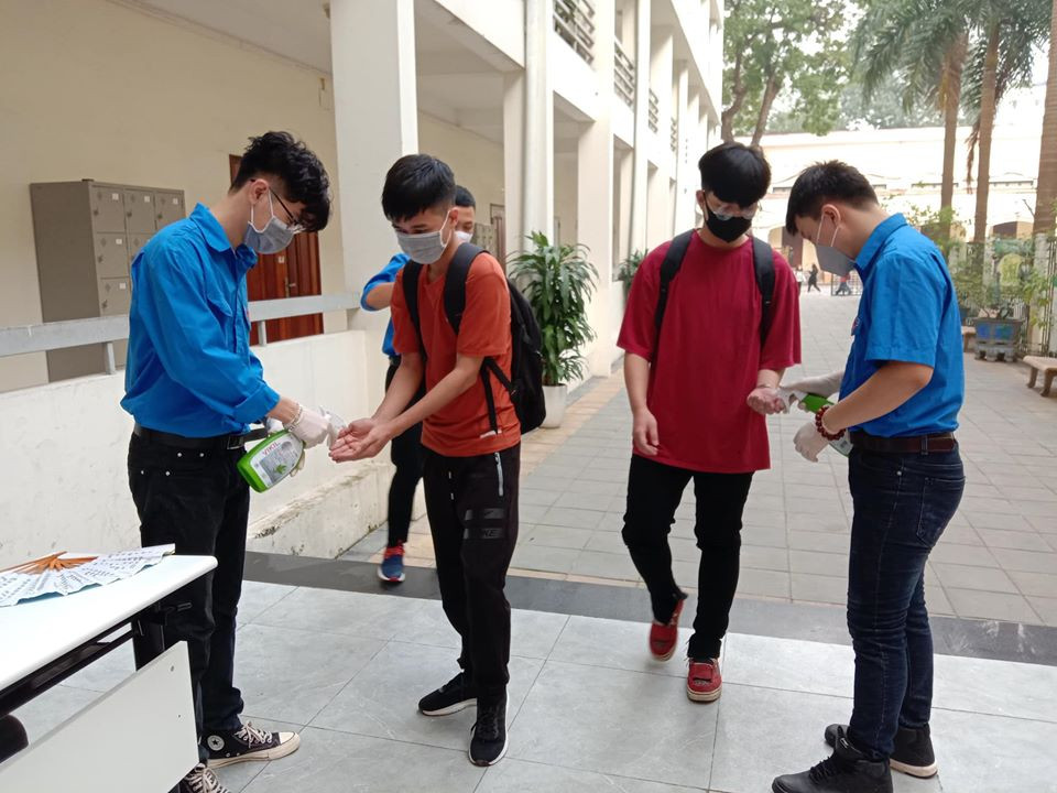 Thanh niên Thủ đô lập chốt hỗ trợ học sinh, sinh viên trở lại trường ảnh 4