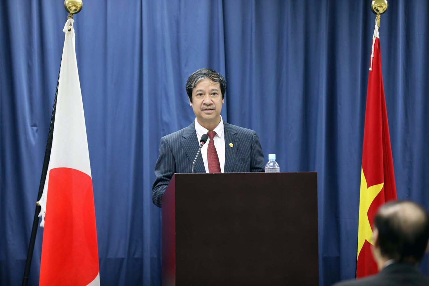 Thủ tướng Nhật Bản thăm và giao lưu với sinh viên trường ĐH Việt Nhật ảnh 3