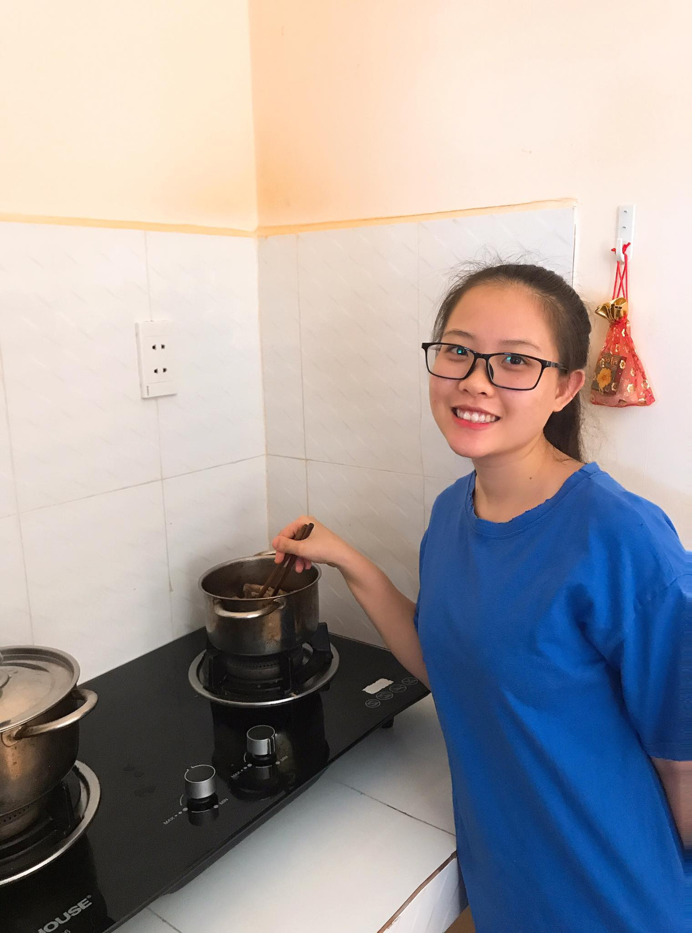 Sinh viên tận dụng thời gian học trực tuyến trong mùa dịch COVID-19 ảnh 2