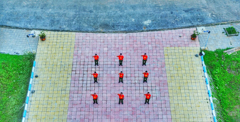 Lễ chào cờ đặc biệt nơi đảo tiền tiêu của Tổ quốc ảnh 3