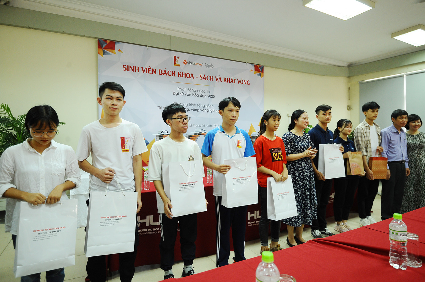 Phát động cuộc thi “Đại sứ Văn hóa đọc” trong sinh viên ảnh 3