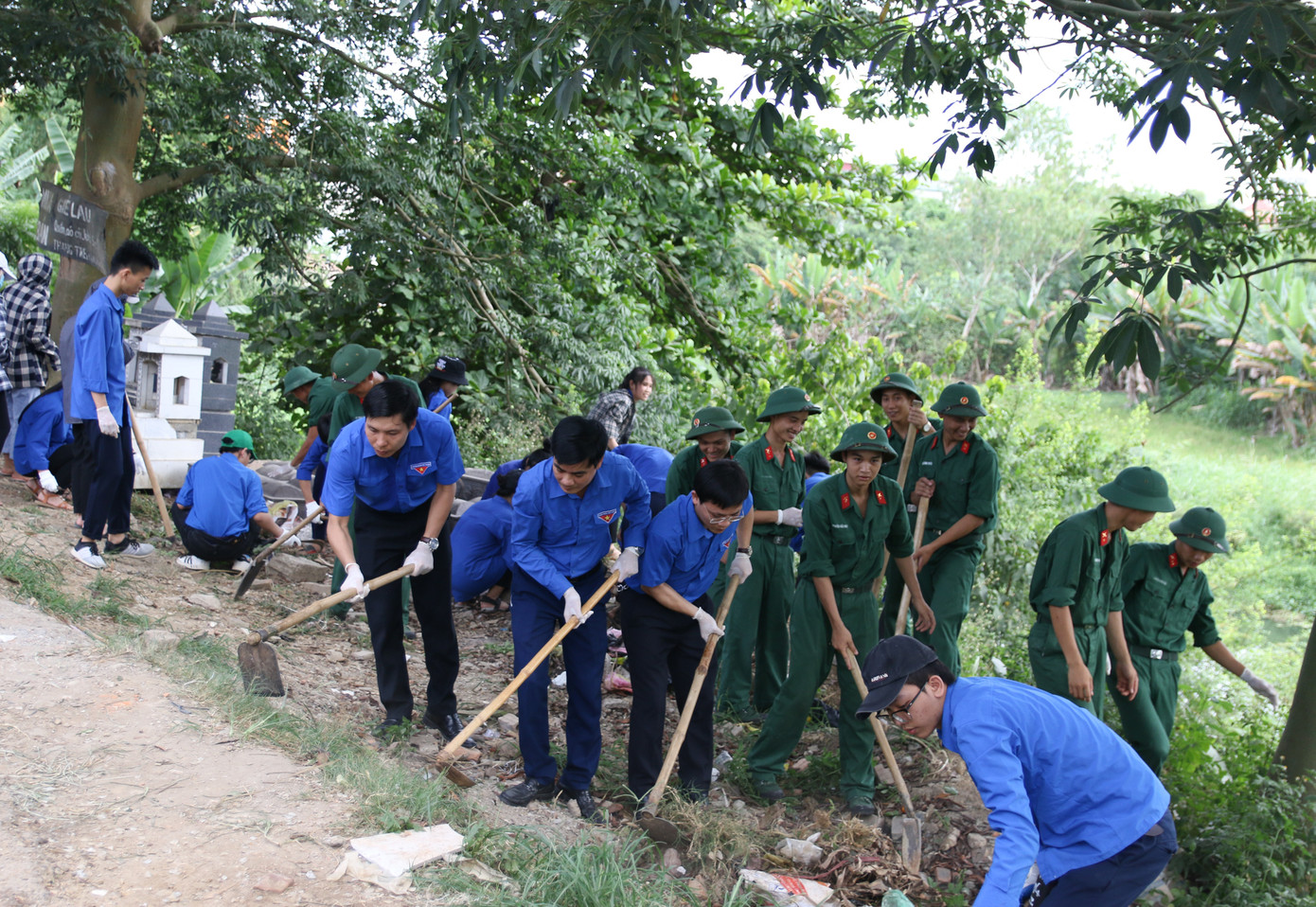 Hơn 1000 thanh niên ra quân chiến dịch tình nguyện hè 2020 ảnh 4