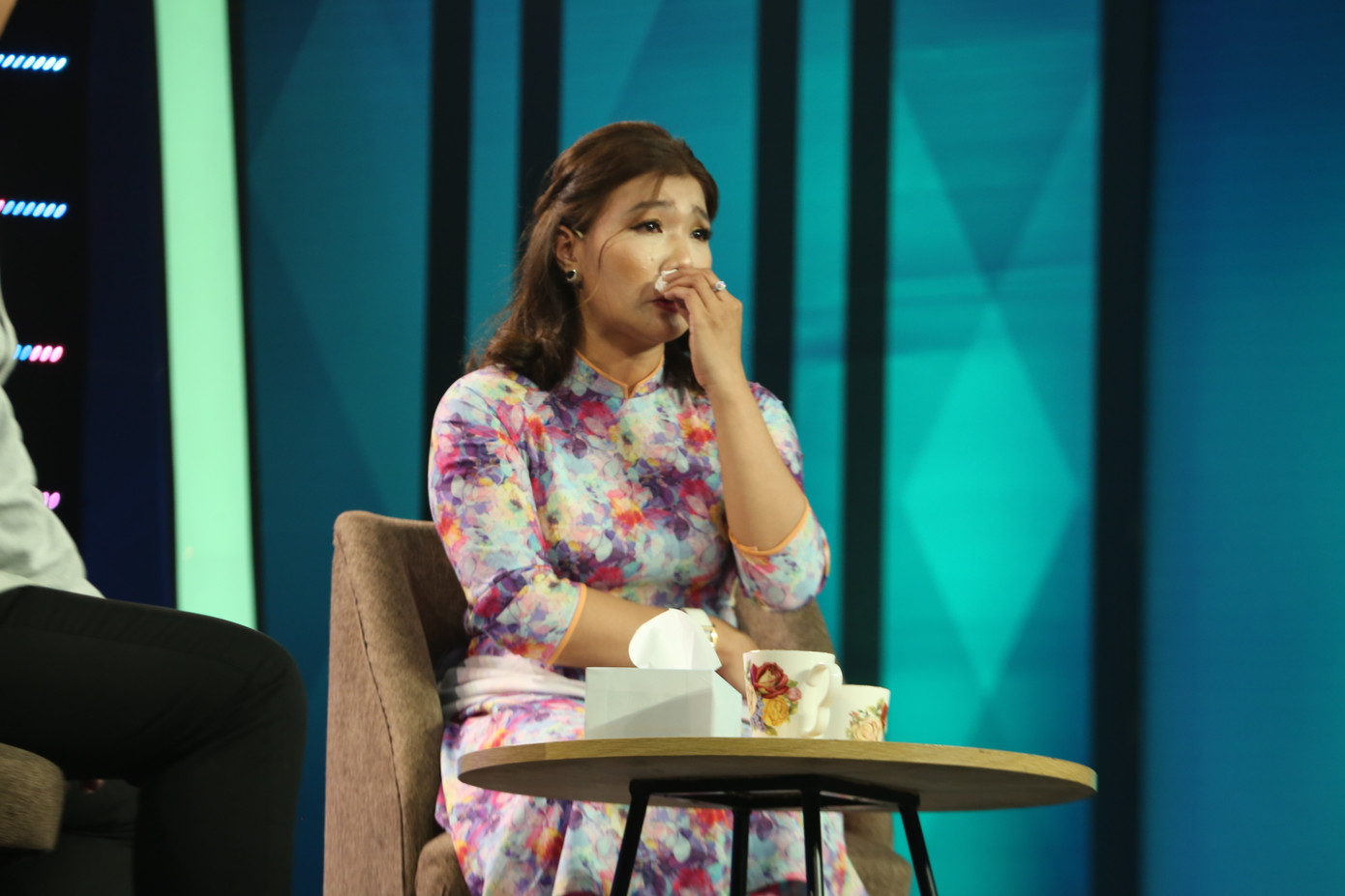 Lê Hoàng bức xúc thay cô con dâu nhiều lần định nhảy cầu thang tự tử vì stress ảnh 1