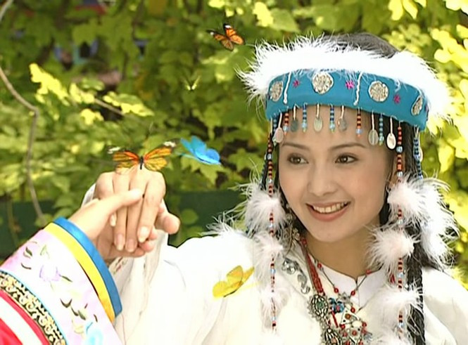 Showbiz 30/8: Hari Won bị ‘ném đá’ vì đặt câu hỏi so sánh nhan sắc với mẹ chồng ảnh 2