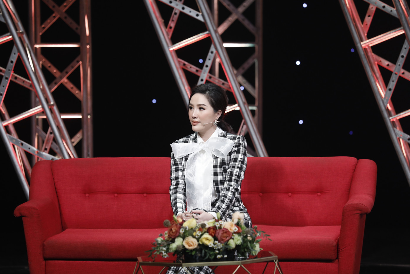 Showbiz 19/8: VTV xin lỗi về sự cố nói người bán hàng rong là ‘sống ký sinh trùng’ ảnh 2