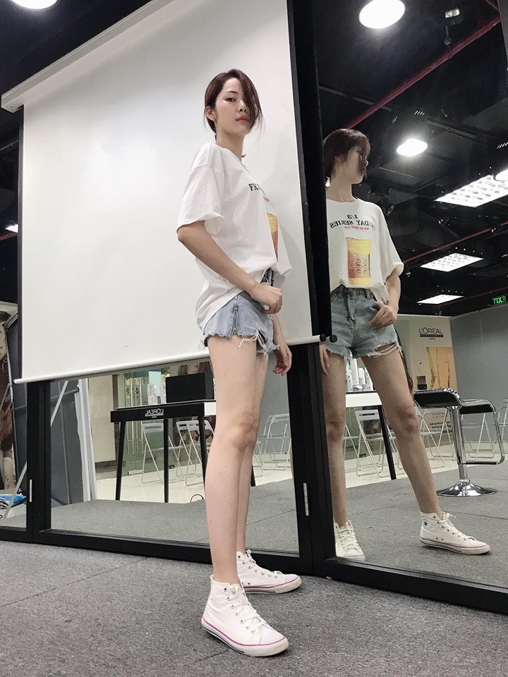 Nữ sinh sở hữu đôi chân dài 1,08m dự thi Hoa hậu Việt Nam 2020 ảnh 1