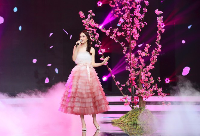 Showbiz 28/8: Phương Thanh kể tình huống oái ăm khi đi vệ sinh cũng bị livestream ảnh 2