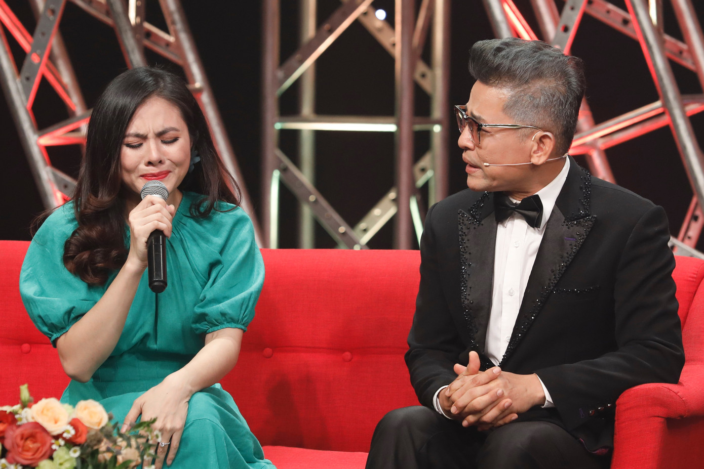 Showbiz 5/8: Nghệ sĩ Hoài Linh, Ngọc Sơn, Bằng Kiều ủng hộ Đà Nẵng ảnh 4