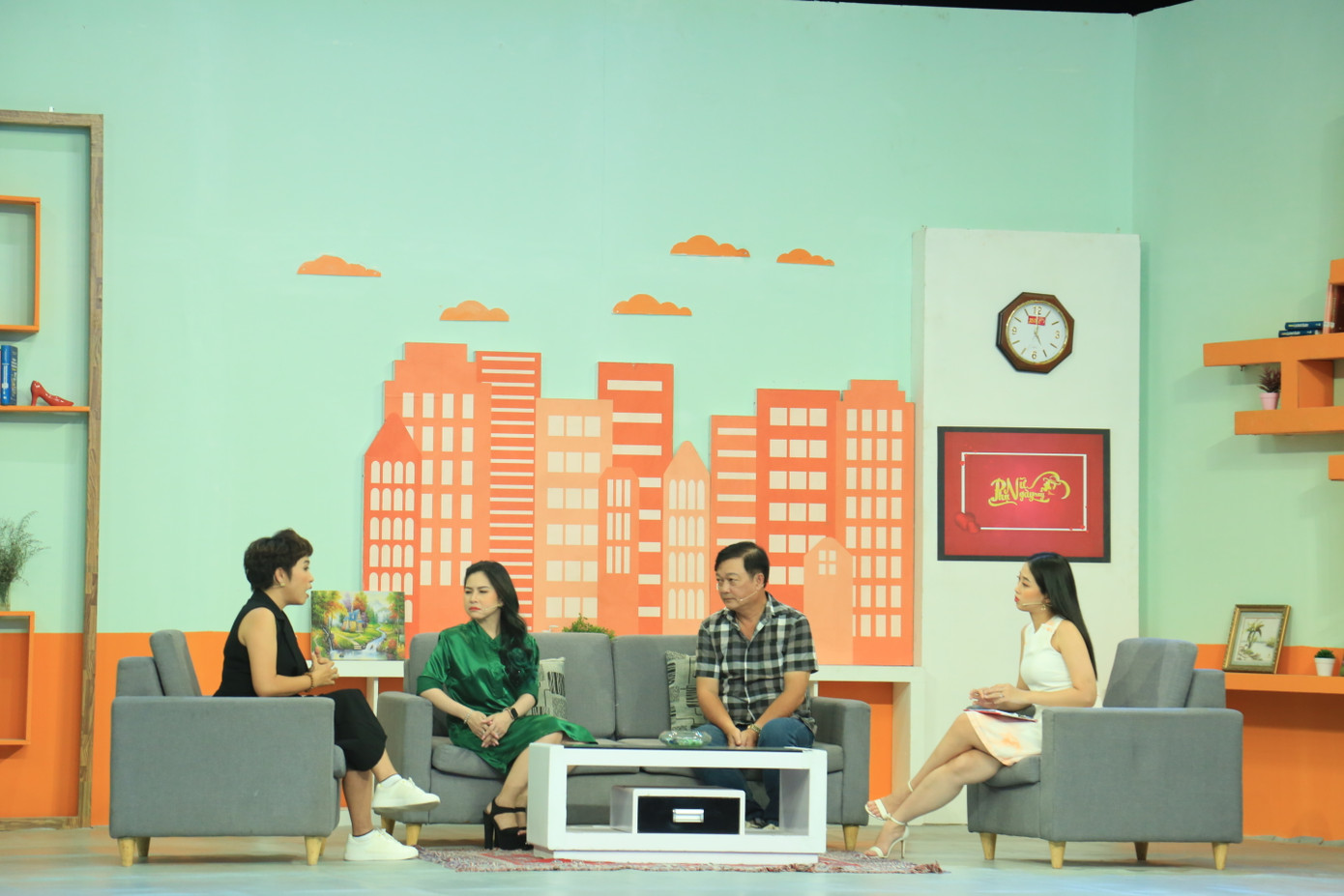 Con gái nuôi NSƯT Kim Tử Long phản đối chuyện yêu đương tuổi dậy thì ảnh 1