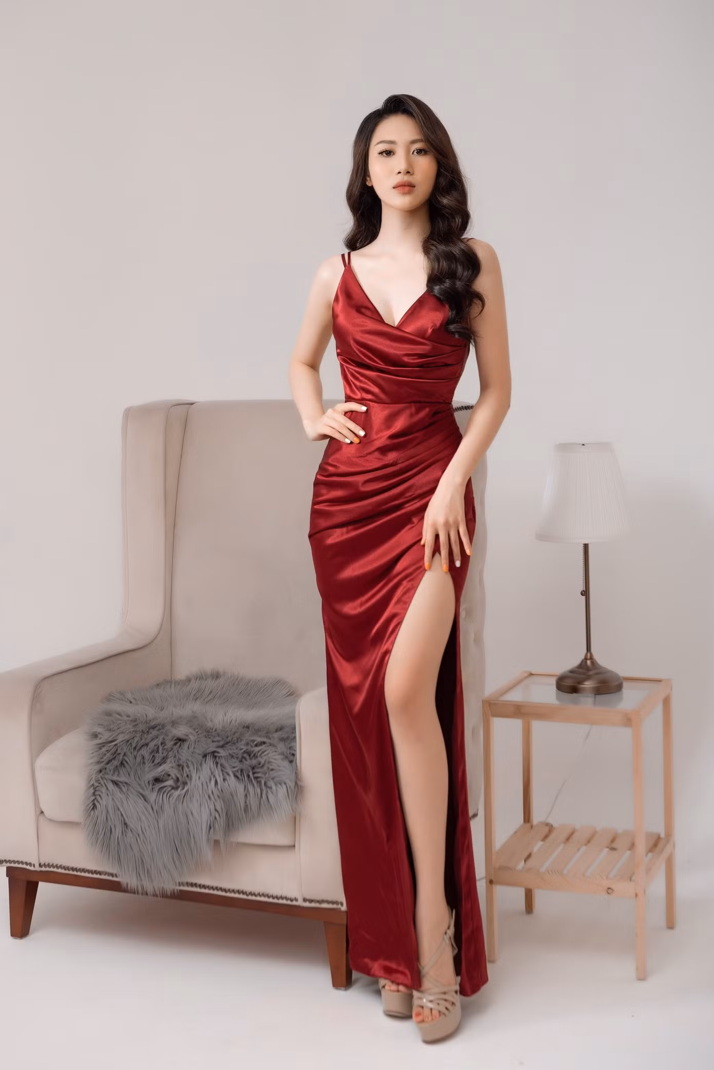 Hot girl có vòng eo 59cm quyết tâm chinh phục vương miện Hoa hậu Việt Nam 2020 ảnh 1