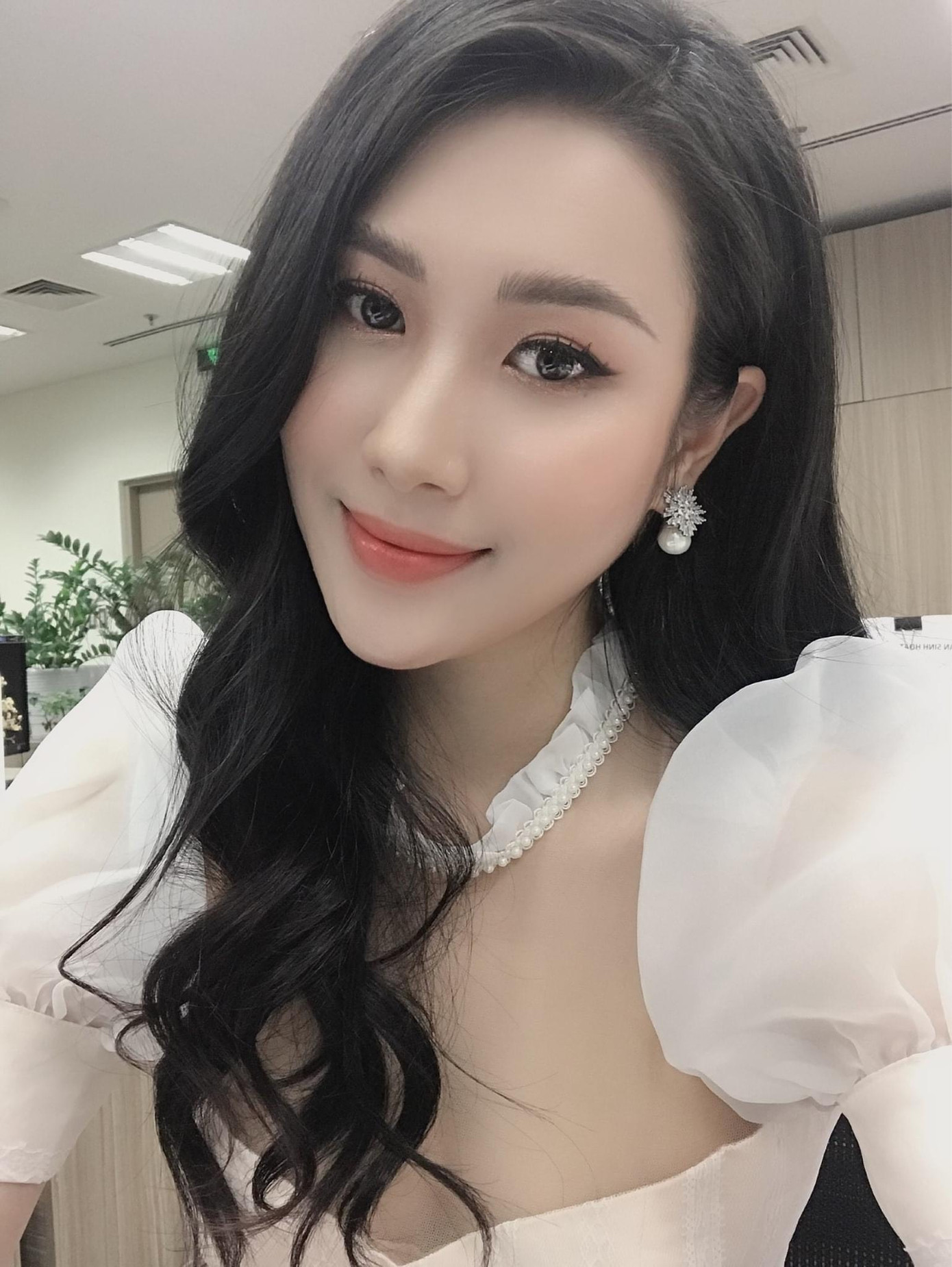 Hot girl có vòng eo 59cm quyết tâm chinh phục vương miện Hoa hậu Việt Nam 2020 ảnh 3