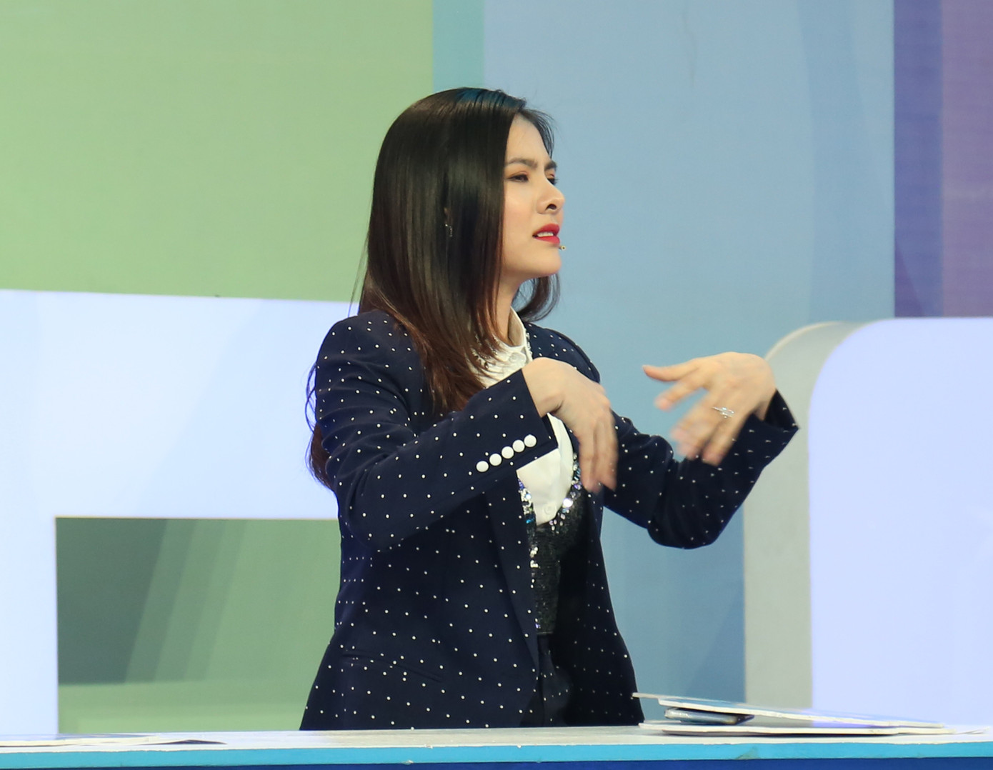 Showbiz 19/8: VTV xin lỗi về sự cố nói người bán hàng rong là ‘sống ký sinh trùng’ ảnh 3