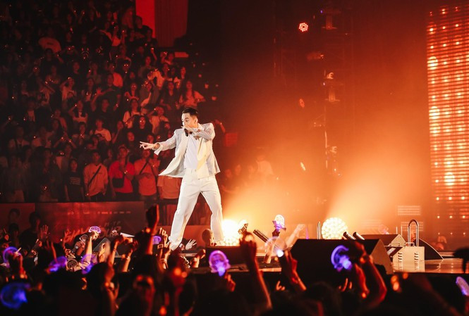 Showbiz 28/8: Phương Thanh kể tình huống oái ăm khi đi vệ sinh cũng bị livestream ảnh 1