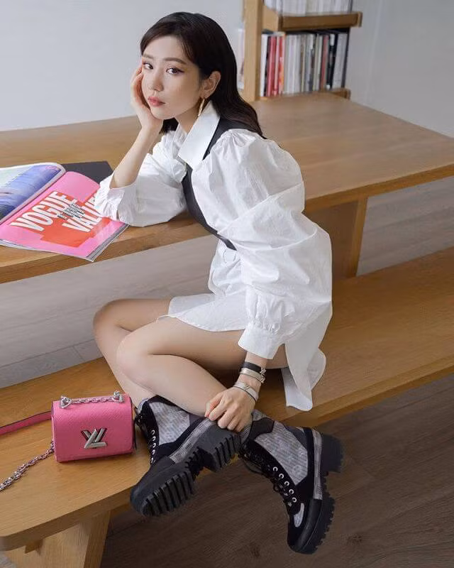 Mini bag - Túi xách tí hon “nhỏ mà có võ”, được các mỹ nhân V-Biz vô cùng “cưng chiều” ảnh 1