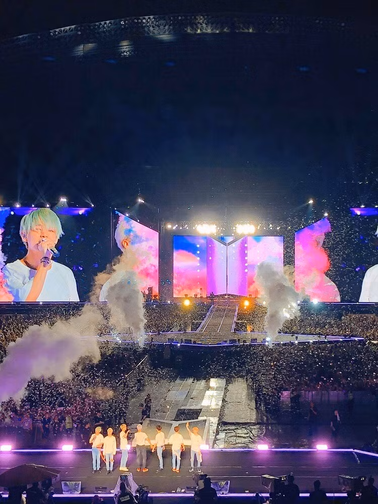 ARMY Việt rưng rưng nhớ lại concert cuối của BTS World Tour “Love Yourself” ở Bangkok ảnh 4