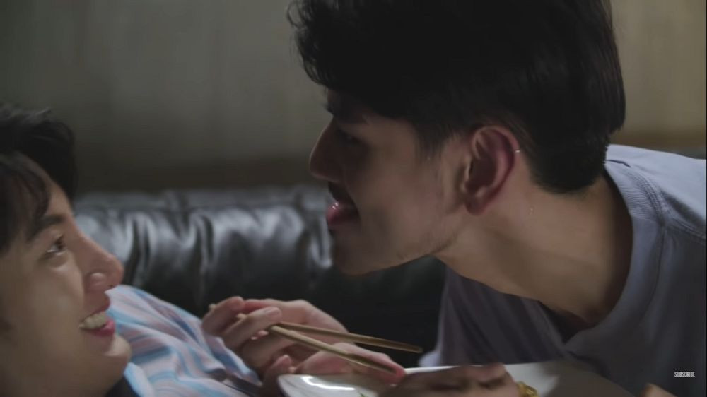 Phim đang hot “Still 2gether“: Sarawat - Tine dở khóc dở cười khi sống chung một nhà ảnh 5