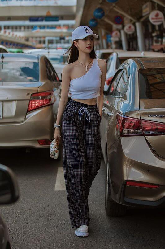 Mini bag - Túi xách tí hon “nhỏ mà có võ”, được các mỹ nhân V-Biz vô cùng “cưng chiều” ảnh 3