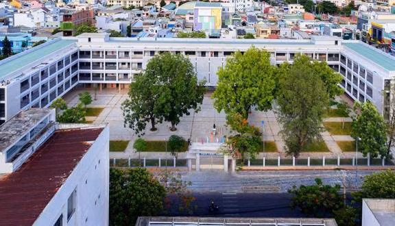 Đà Nẵng bắt đầu giãn cách xã hội: Ra ngoài mang khẩu trang, quán xá thưa vắng khách ảnh 17