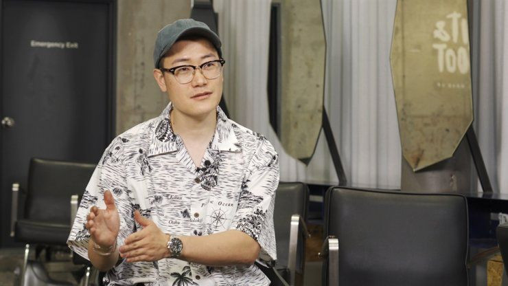 Tại sao dù nhảy cực sung, tóc các nam idol K-Pop vẫn nguyên nếp không rối sợi nào? ảnh 5