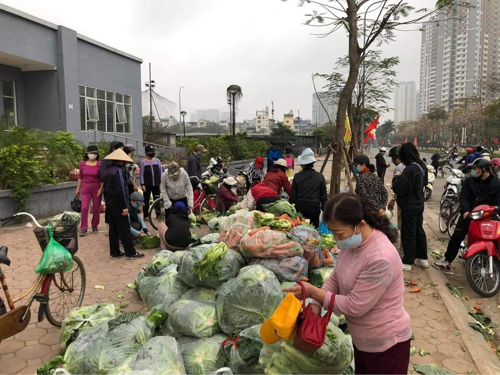 “Phiên chợ 0 đồng” và những chuyến xe giải cứu nông sản Hải Dương của nghệ sĩ Việt ảnh 3