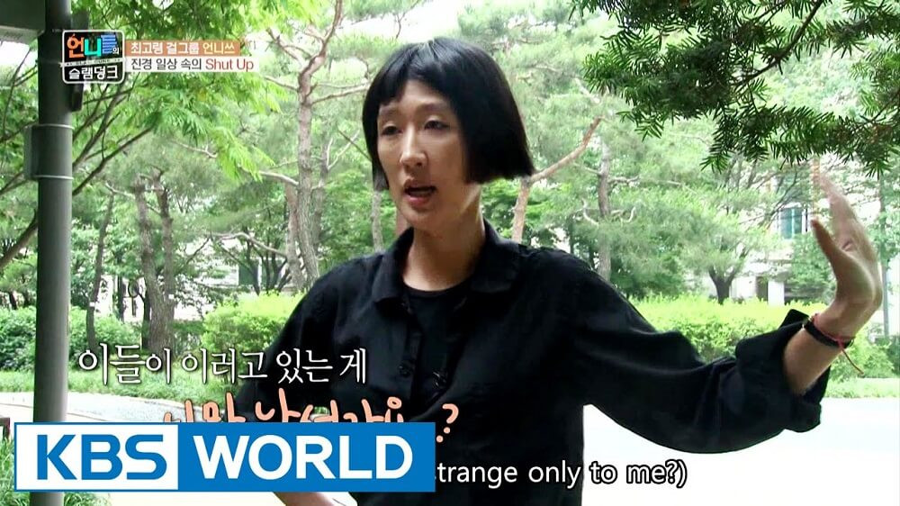 Xem gì cho ngầu: “Ở nhà một mình” và học “quân sự” online với các idol K-Pop ảnh 8