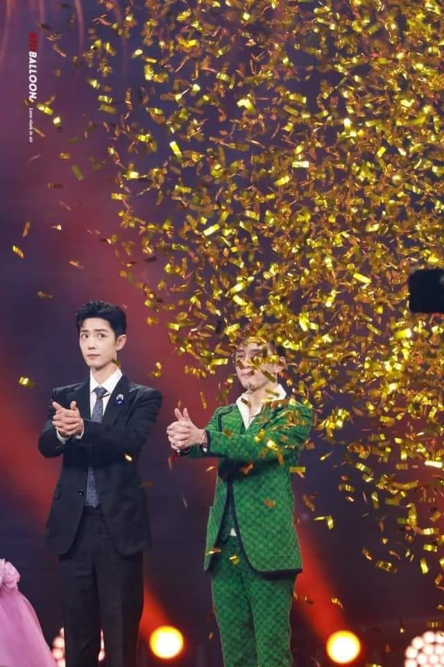 Tiêu Chiến ga-lăng đỡ váy giúp Dương Tử và cái kết “cồng kềnh” ảnh 7