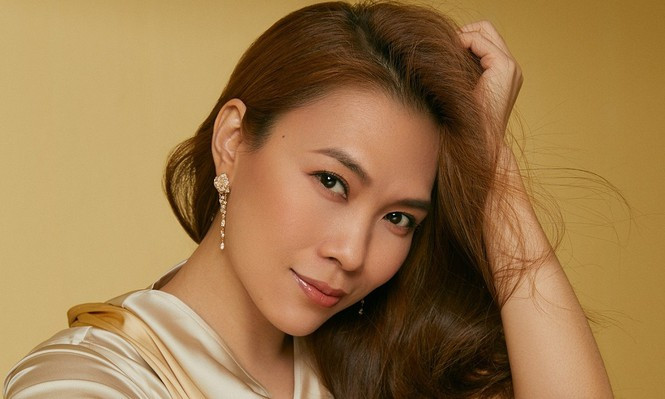 Mỹ Tâm xin lỗi Mai Tài Phến trên livestream, khoe eo để bác bỏ tin đồn mang thai ảnh 1