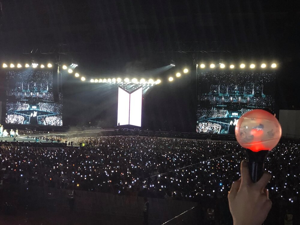 ARMY Việt rưng rưng nhớ lại concert cuối của BTS World Tour “Love Yourself” ở Bangkok ảnh 2