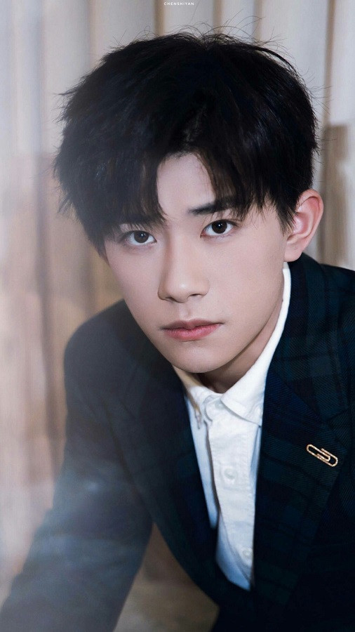 C-Biz tuần qua: Dịch Dương Thiên Tỉ tham gia phim mới, Ngu Thư Hân unfollow Lisa ảnh 2