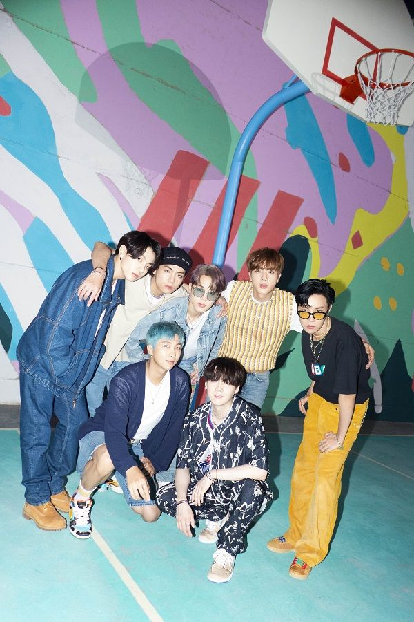 Nghe BTS trải lòng về “Dynamite” và tình yêu dành cho ARMY thông qua podcast ảnh 1