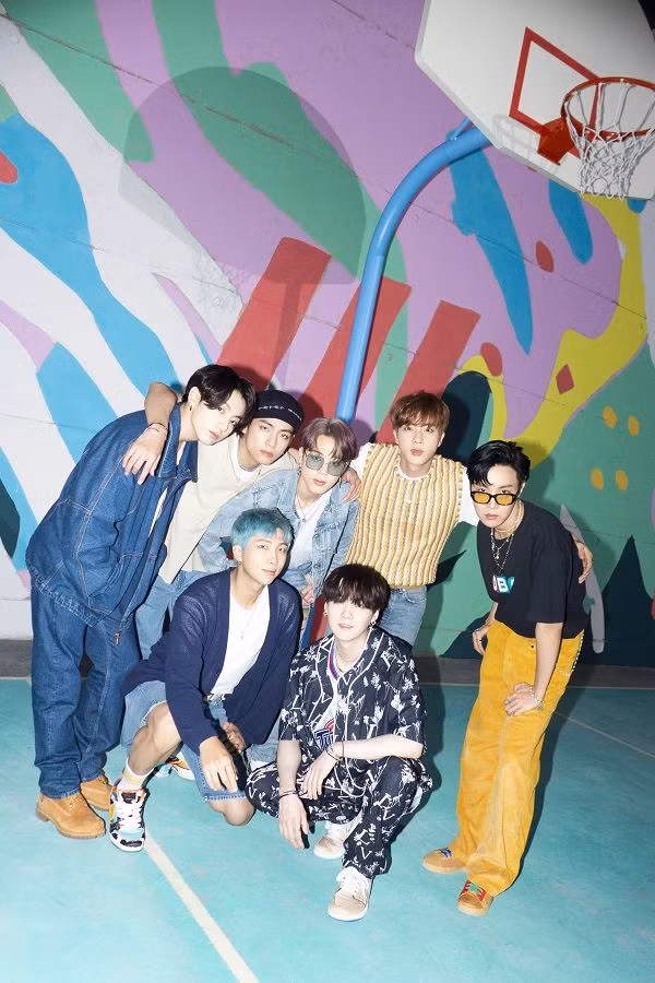 Nghe BTS trải lòng về “Dynamite” và tình yêu dành cho ARMY thông qua podcast ảnh 1