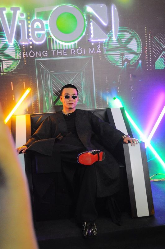 Đêm Chung kết - Trao giải “Rap Việt“: Dàn sao đình đám khoe dáng trên thảm đỏ ảnh 7