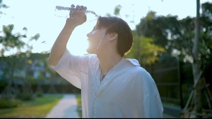 Mean Phiravich “đưa fan đi khắp Bangkok” khiến các fan đứng ngồi không yên ảnh 2