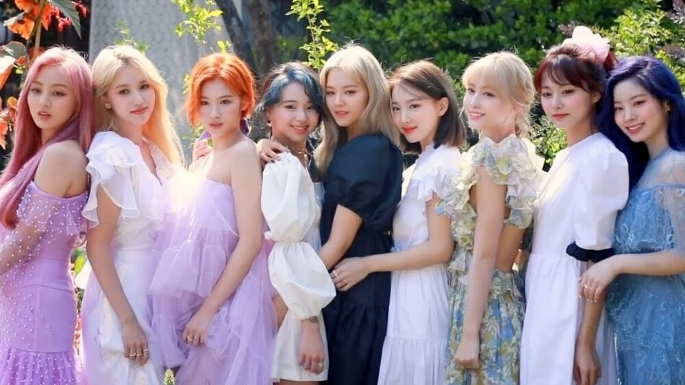 Cùng chờ đợi concert online của TWICE nhé! TWICE bất ngờ tham gia chuỗi concert trực tuyến “Beyond LIVE” của... SM Town ảnh 3