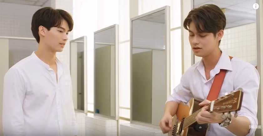 2gether The Series: Sarawat chẳng ngại nói cho cả thế giới biết mình yêu Tine ảnh 2