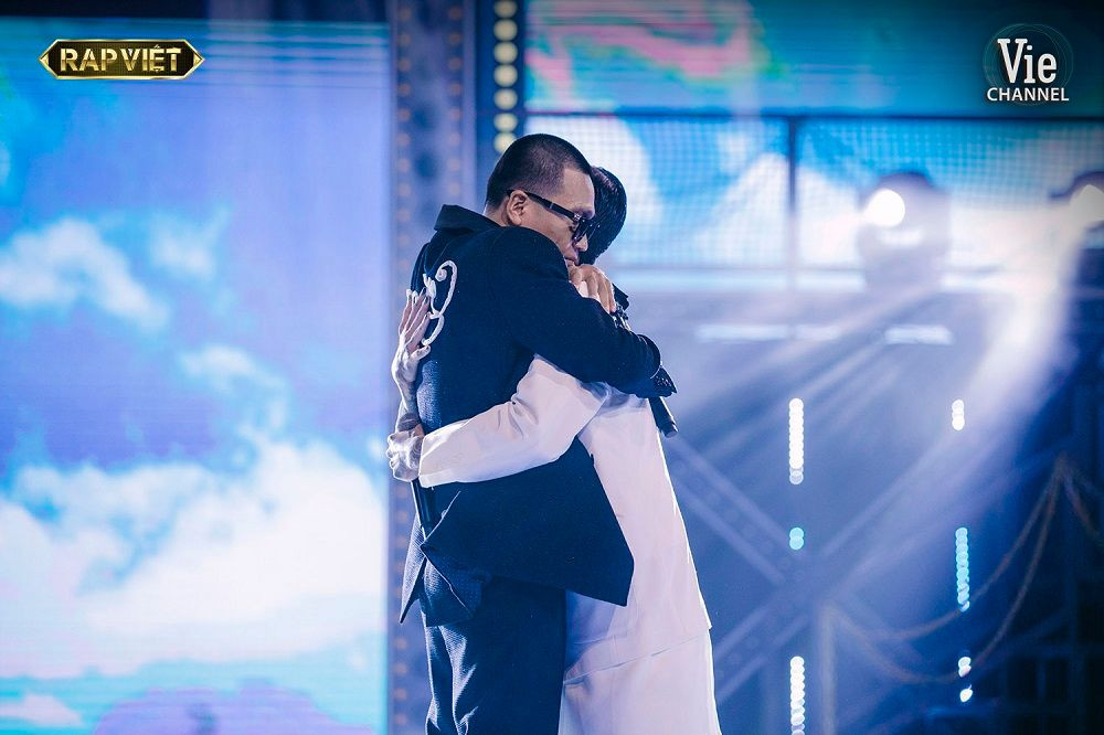 Bài hát cuối cùng trên sàn đấu “Rap Việt” là món quà Dế Choắt dành tặng HLV Wowy ảnh 2