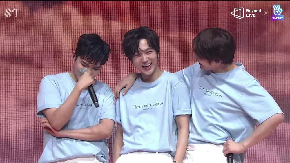 SUPER JUNIOR - K.R.Y. cám ơn fan bằng tiếng Việt tại concert online “Beyond LIVE” ảnh 11