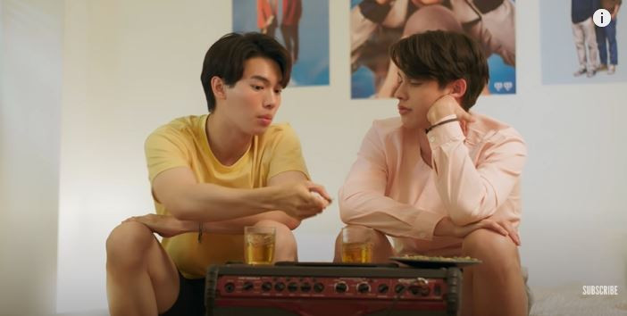 2gether The Series: Tine lần đầu biết ghen, Sarawat cứu người thương trong rừng ảnh 1