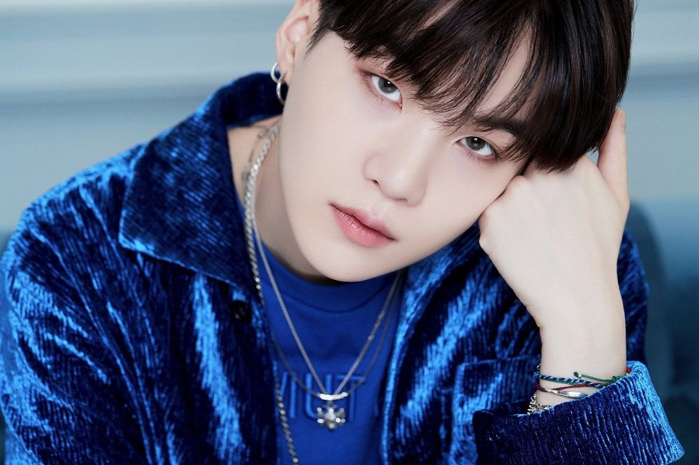 22h tối ngày 6/11 (theo giờ Việt Nam), ARMY xúc động khi thấy ảnh concept của SUGA trong album "BE". (Ảnh: BigHitEnt) Trước khi phẫu thuật vai, SUGA (BTS) đã kịp thực hiện một lời hứa với ARMY ảnh 1
