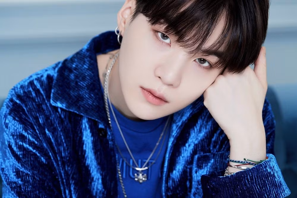 Trước khi phẫu thuật vai, SUGA (BTS) đã kịp thực hiện một lời hứa với ARMY ảnh 1