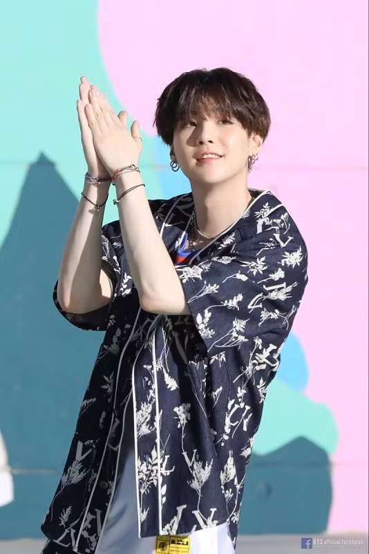 Trước khi phẫu thuật vai, SUGA (BTS) đã kịp thực hiện một lời hứa với ARMY ảnh 2