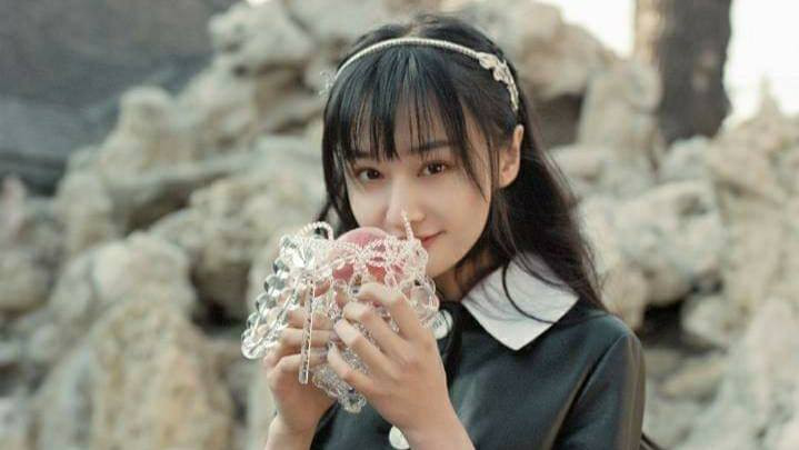 Ngắm Trịnh Sảng xinh lung linh trên bìa tạp chí Thời Thượng Du Lịch tháng 5 ảnh 5