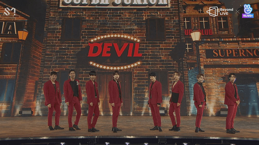 Đưa Choi Siwon khổng lồ lên sân khấu, concert online của SUPER JUNIOR phá kỷ lục “bắn tim“ ảnh 3