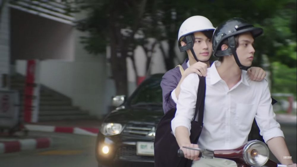 Phim đang hot “Still 2gether“: Sarawat - Tine dở khóc dở cười khi sống chung một nhà ảnh 4