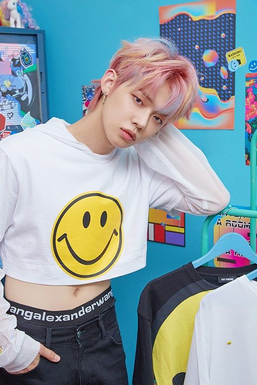 Mặc crop top hồng trong MV “Blue Hour”, Yeonjun (TXT) khiến mạng xã hội dậy sóng ảnh 3