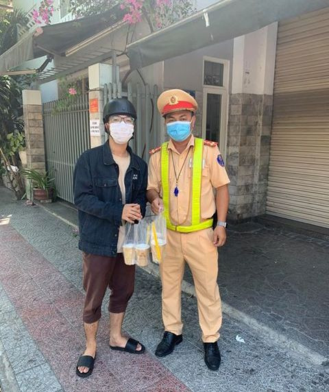 Những hình ảnh cảm động từ “tâm dịch” Đà Nẵng: “Đà Nẵng giữ sức khỏe, Đà Nẵng hỉ?“ ảnh 3